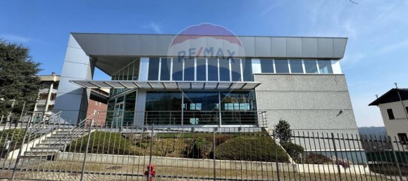 Коммерческая недвижимость с 3 комнатами в Варесе, Италия № 380133 2