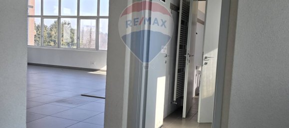 Коммерческая недвижимость с 3 комнатами в Варесе, Италия № 380133 26