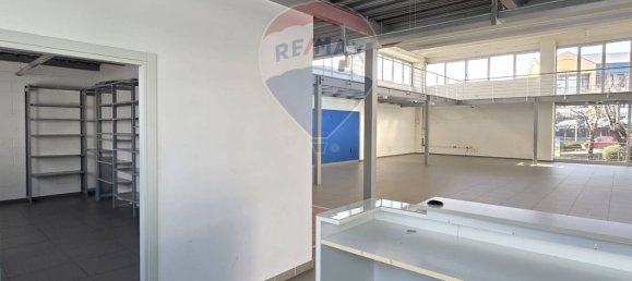 Коммерческая недвижимость с 3 комнатами в Варесе, Италия № 380133 29