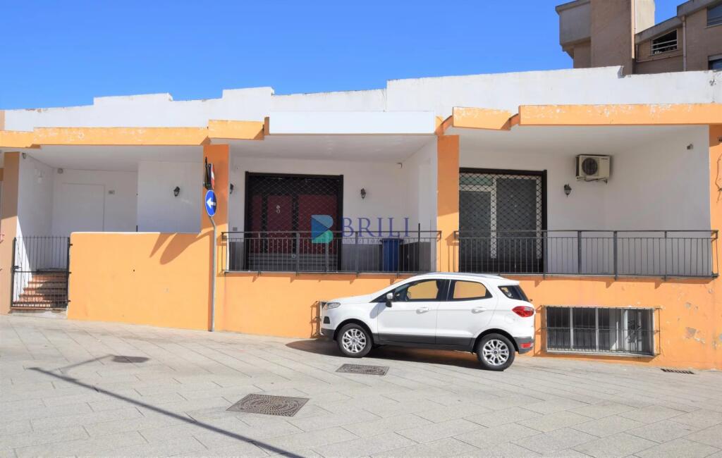 Коммерческая недвижимость 130м² в Ольбия, Италия № 327005