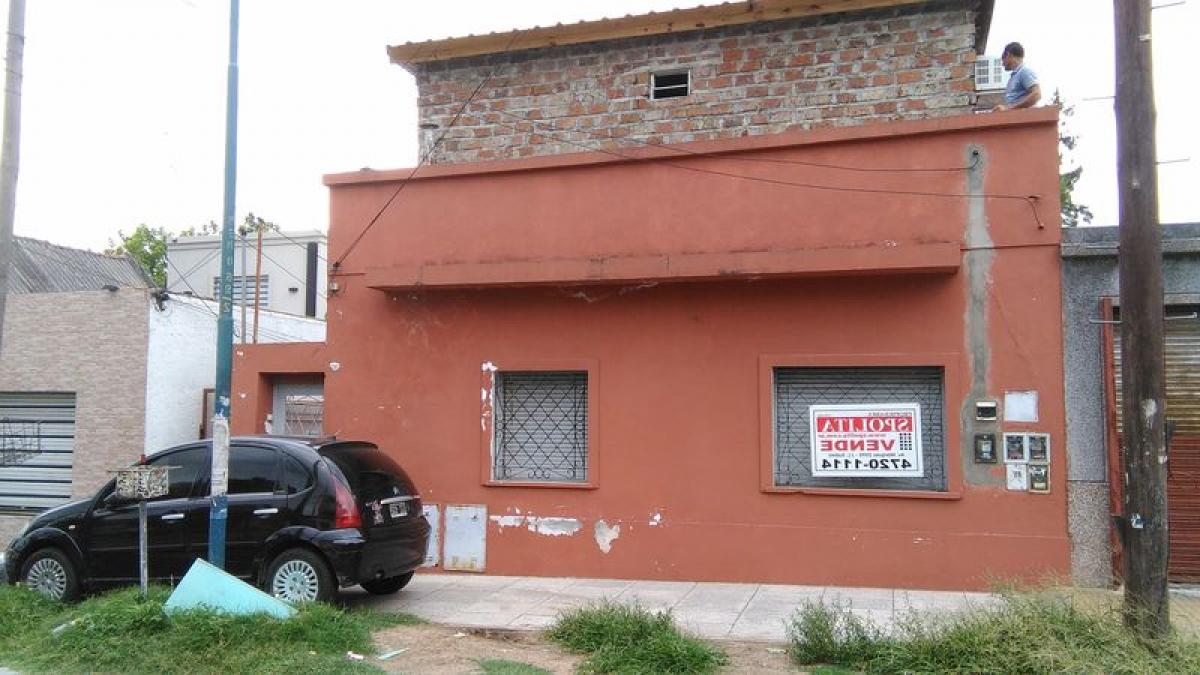2 bedrooms House in Tres de Febrero, Argentina No. 68755