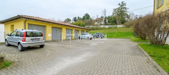 3 rooms Apartment in Medesano, Italy No. 191222 15