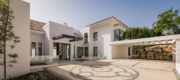5 bedrooms Villa in Estepona, Spain No. 33412 7