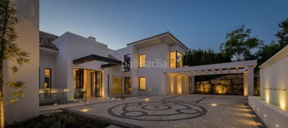 5 bedrooms Villa in Estepona, Spain No. 33412 9