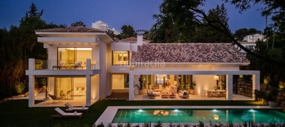5 bedrooms Villa in Estepona, Spain No. 33412 10