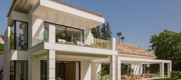5 bedrooms Villa in Estepona, Spain No. 33412 5