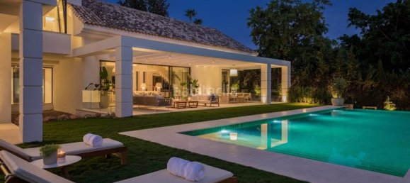 5 bedrooms Villa in Estepona, Spain No. 33412 12