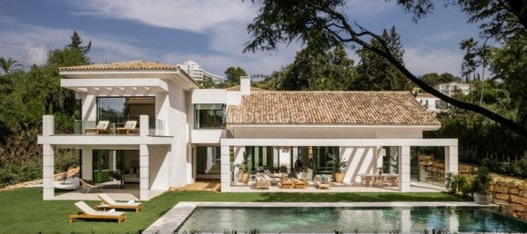 5 bedrooms Villa in Estepona, Spain No. 33412 2