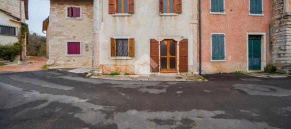 7 rooms House in Bosco Chiesanuova, Italy No. 4685 2