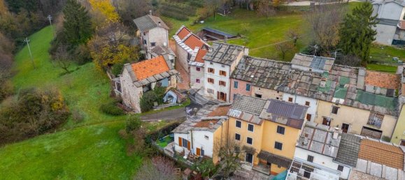 7 rooms House in Bosco Chiesanuova, Italy No. 4685 25