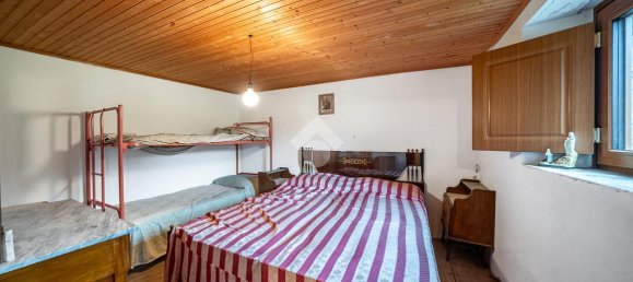 7 rooms House in Bosco Chiesanuova, Italy No. 4685 17
