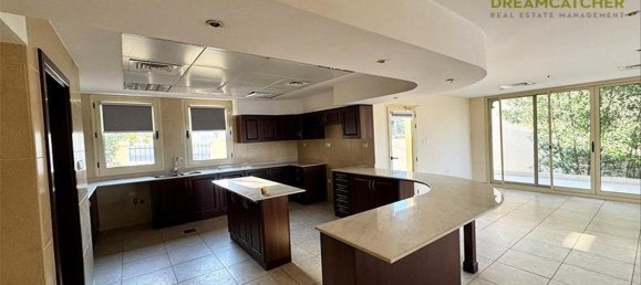 4 bedrooms Villa in Al Hamra Village, UAE No. 34957 7