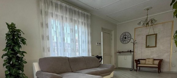 3 Schlafzimmer Villa in Capannori, Italy, Nr. 378312 6