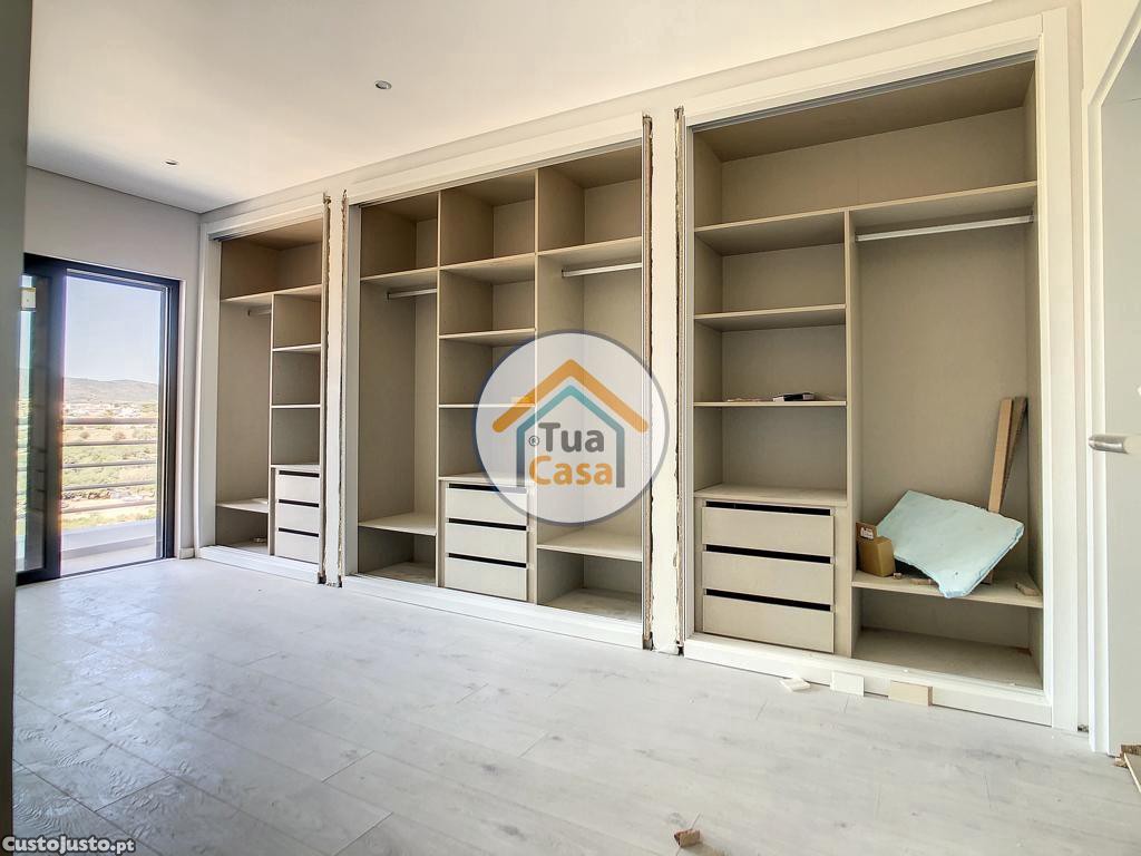 3 bedrooms Apartment in Quelfes, Portugal No. 149982