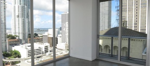 2 chambres propriété commerciale à louer à Miami, Miami-Dade, Florida, USA № 614547 4