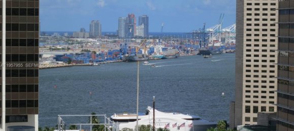 2 chambres propriété commerciale à louer à Miami, Miami-Dade, Florida, USA № 614547 17