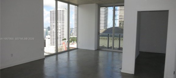 2 chambres propriété commerciale à louer à Miami, Miami-Dade, Florida, USA № 614547 2