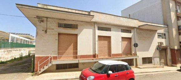 1178m² Commercial property in Castellana Grotte, Italy No. 83425 2