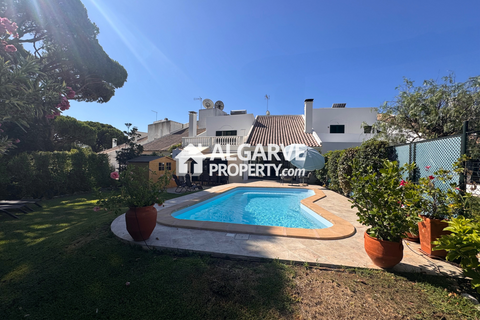 Casa de 3 dormitorios en Quarteira, Portugal No. 232136
