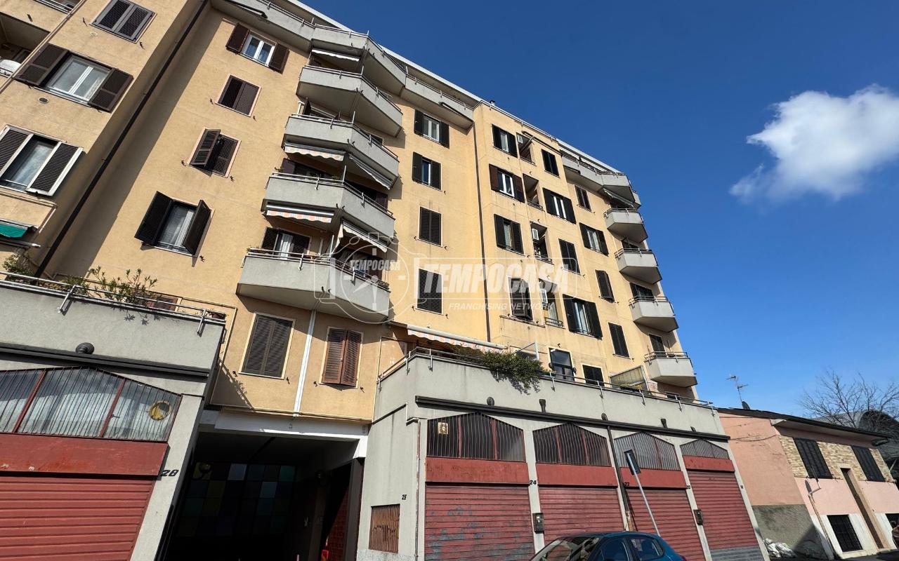 Apartamento de 2 habitaciónes en Cologno Monzese, Italy No. 41636