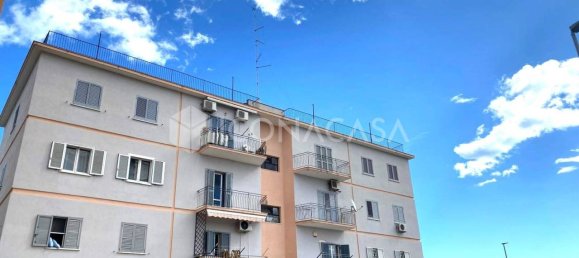 Apartamento de 4 habitaciónes en Bari, Italy No. 29061 3