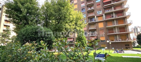 Apartamento de 2 dormitorios en Corsico, Italy No. 319937 2