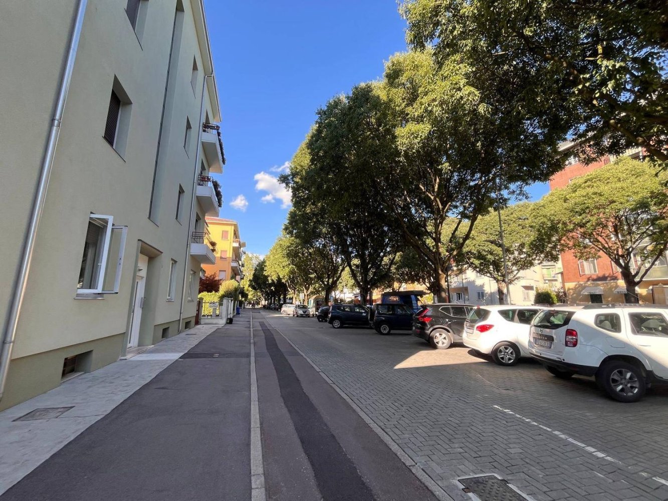 3 rooms Apartment in Mantua, Italy No. 273701