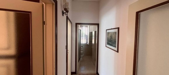 3 rooms Apartment in Mantua, Italy No. 273701 6