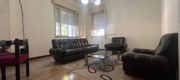 3 rooms Apartment in Mantua, Italy No. 273701 2