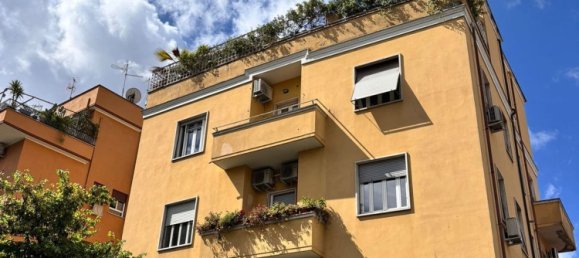 2 rooms Apartment in Rome, Italy No. 282665 4