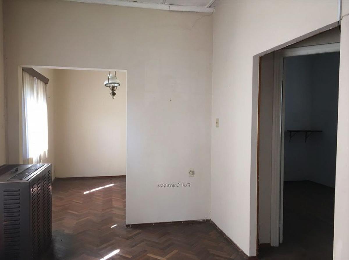 3 bedrooms House in Montevideo, Uruguay No. 11086