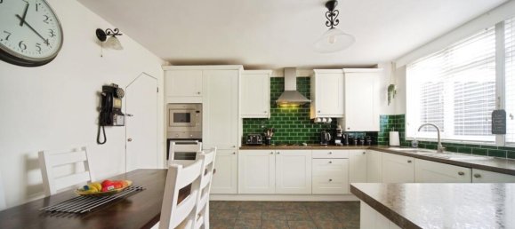 3 bedrooms House in Barnet, United Kingdom No. 11640 3