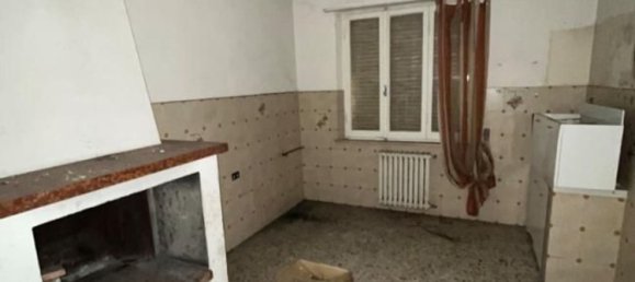 275m² Warehouse in Tuoro sul Trasimeno, Italy No. 150890 9