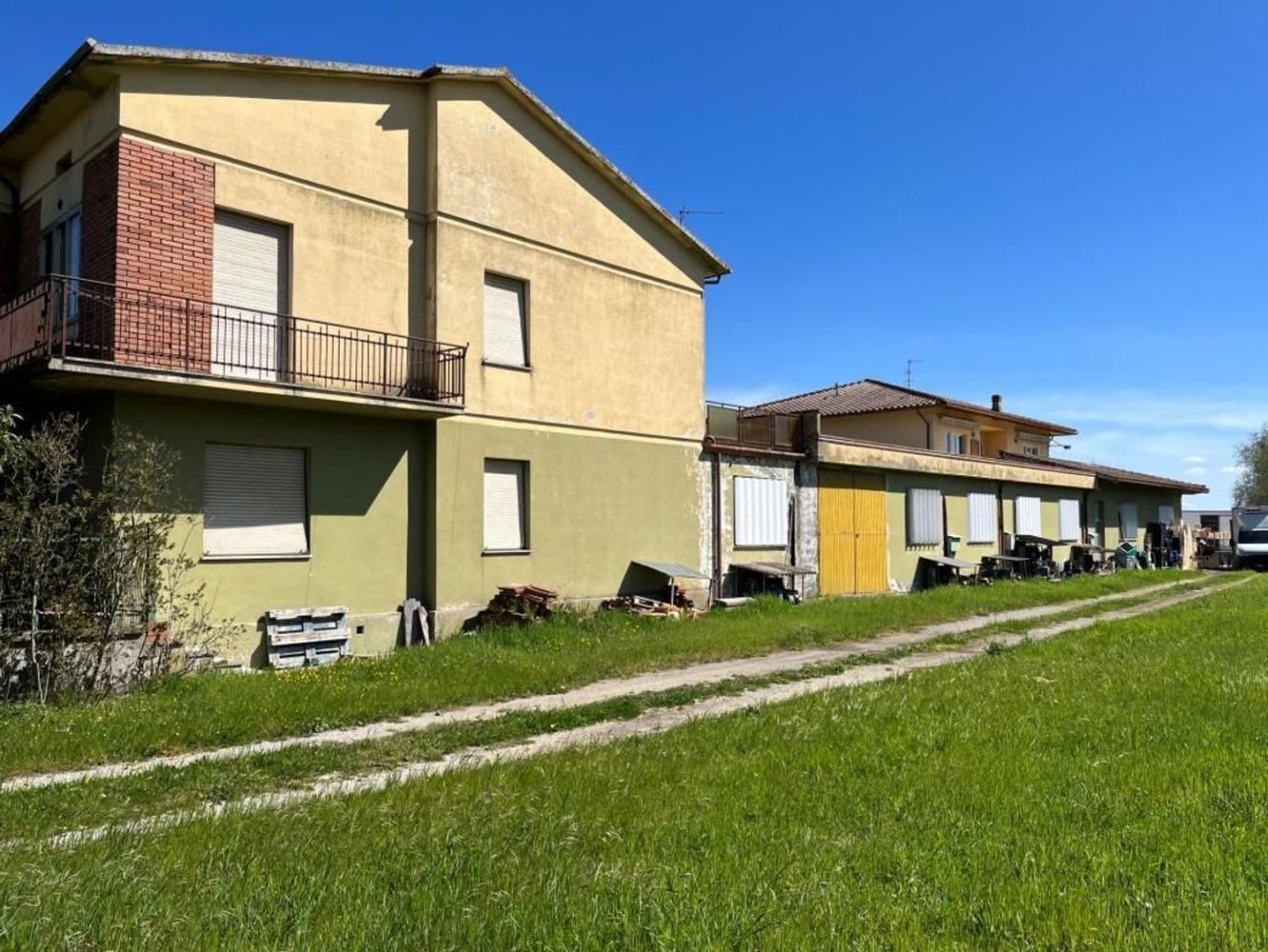 275m² Warehouse in Tuoro sul Trasimeno, Italy No. 150890