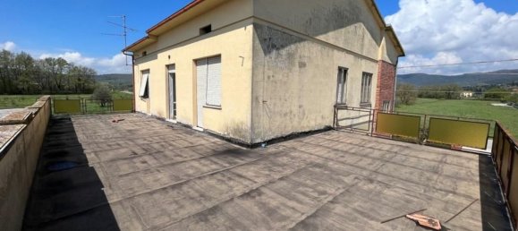 275m² Warehouse in Tuoro sul Trasimeno, Italy No. 150890 13