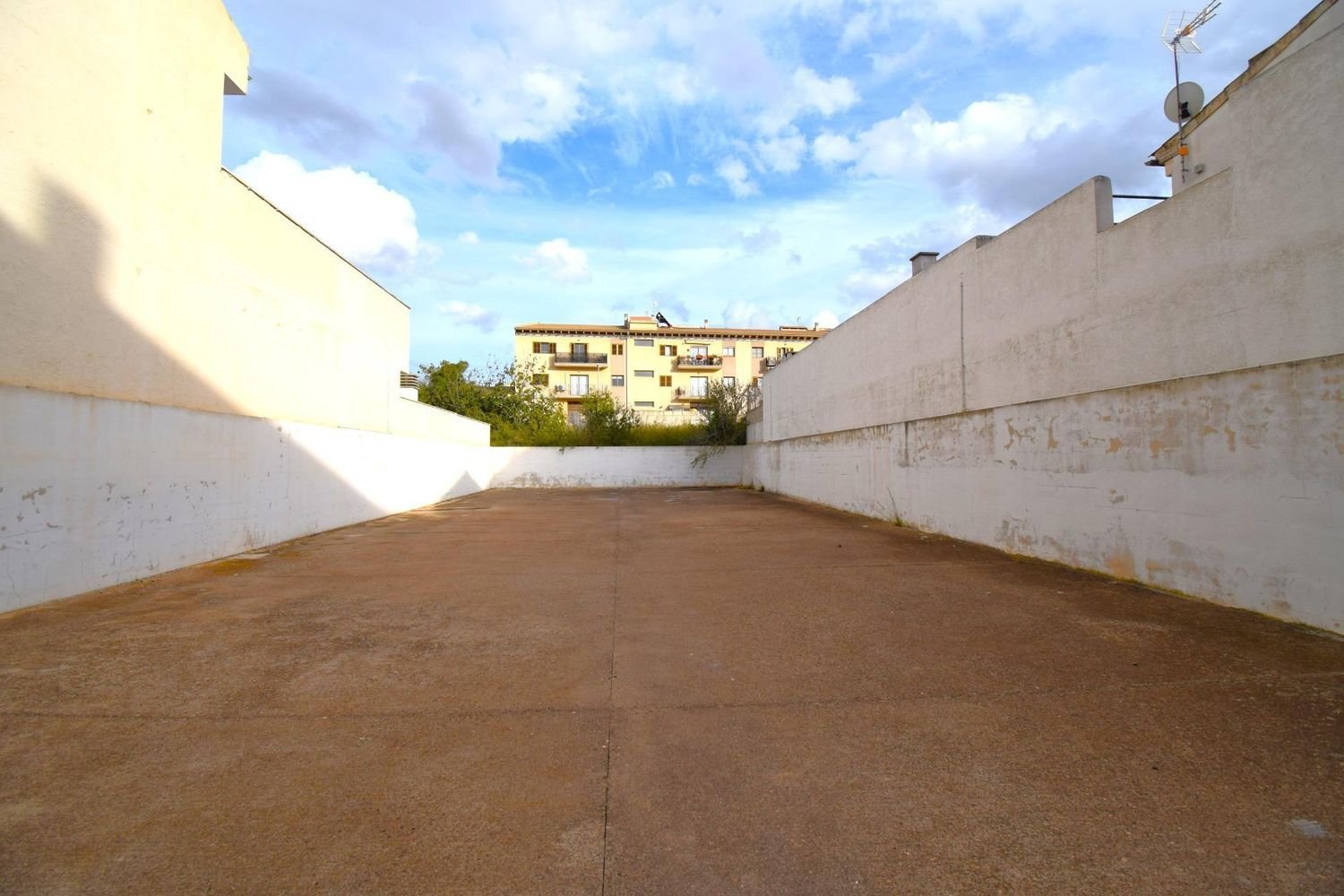 Grundstück in Muro, Spain, Nr. 27639