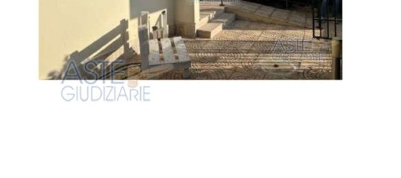 135m² Commercial property in Taranto, Italy No. 35462 10