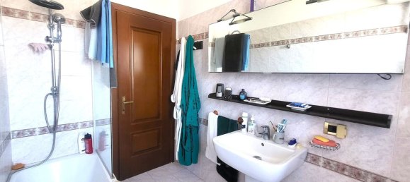 4 Schlafzimmer Haus in Capranica, Italy, Nr. 318751 19