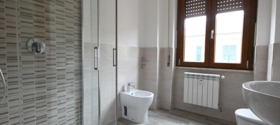 Apartamento de 4 divisões em Sarzana, Italy N.º 14857 14