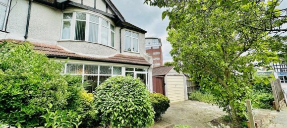 3 bedrooms Commercial property in Beckenham, United Kingdom No. 851 9