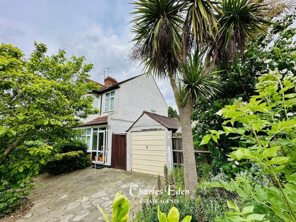 3 bedrooms Commercial property in Beckenham, United Kingdom No. 851