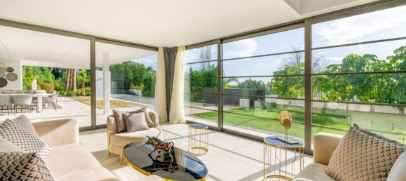 4 bedrooms Villa in Malaga, Spain No. 23995 2