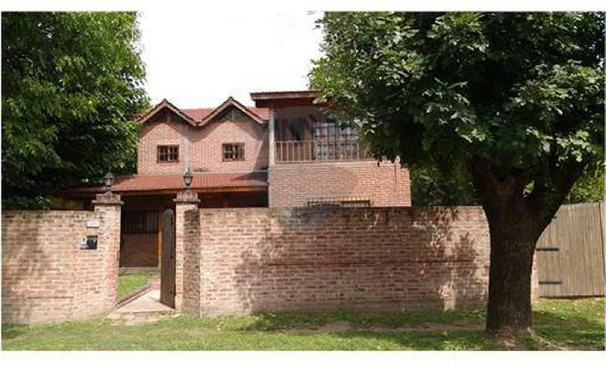 4 bedrooms House in Malvinas Argentinas, Argentina No. 51822