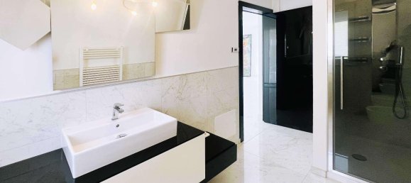 5 rooms Apartment in Lavena Ponte Tresa, Italy No. 117478 8