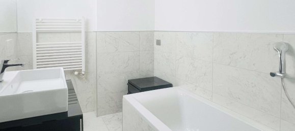 5 rooms Apartment in Lavena Ponte Tresa, Italy No. 117478 9