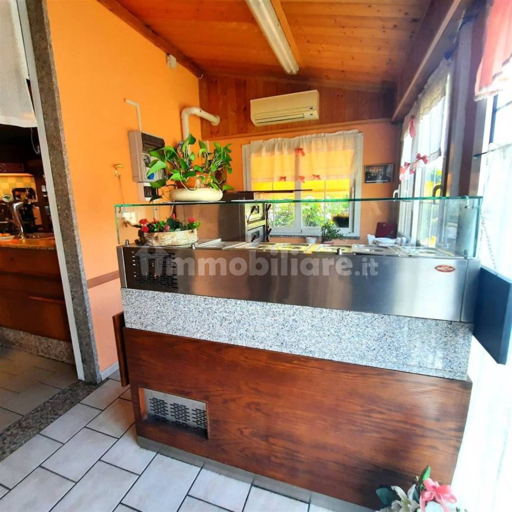 260m² Commercial property in Santo Stefano di Magra, Italy No. 232576