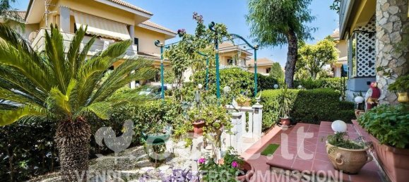 3 bedrooms Villa in Priolo Gargallo, Italy No. 262795 2