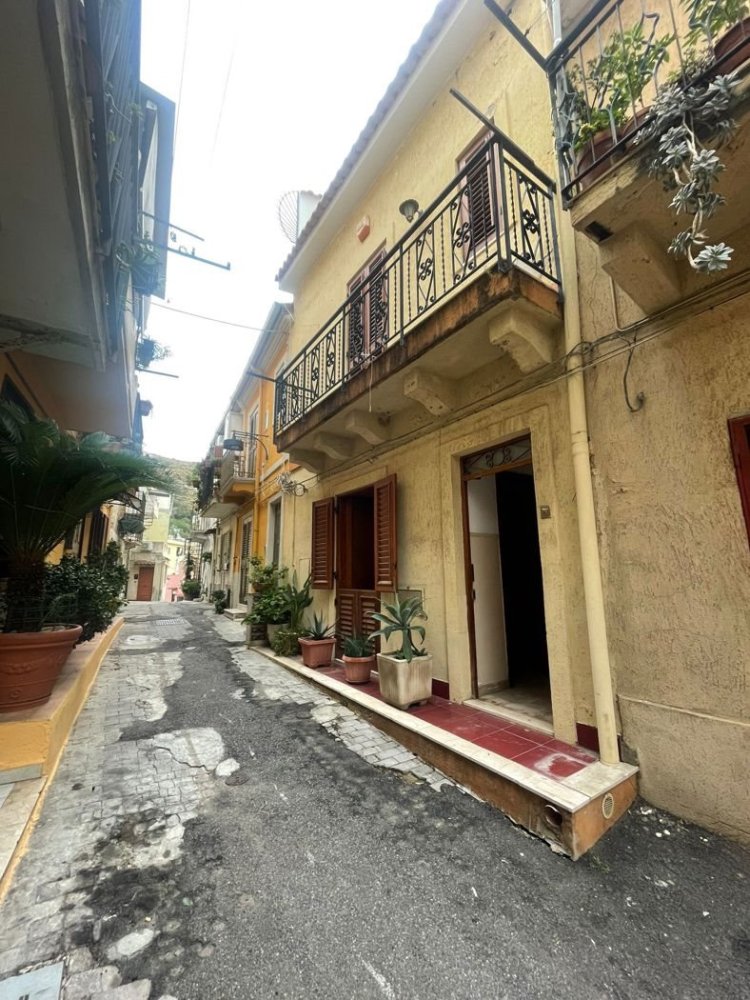 3غرفة منزل في Messina, Italy رقم 131906