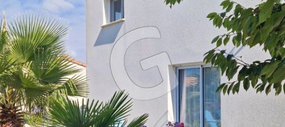 4 bedrooms House in Angles, France No. 102539 2