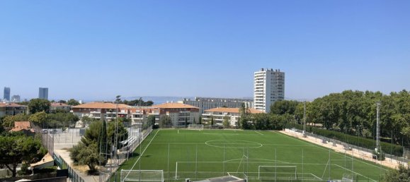 3 bedrooms Apartment in Marseille, France No. 319932 9